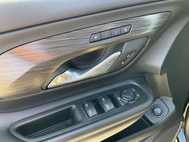 Used 2023 GMC Terrain SLT image 15