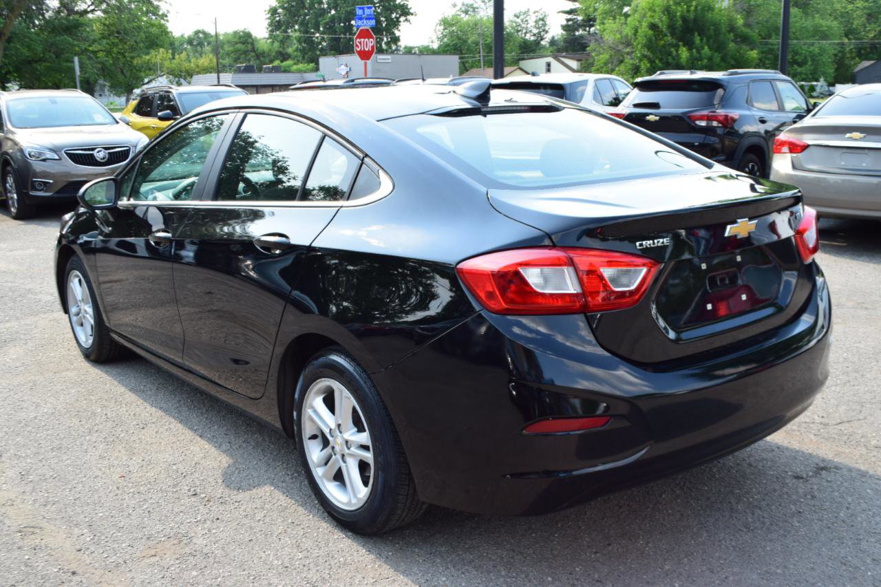 Used 2017 Chevrolet Cruze LT FWD image 8