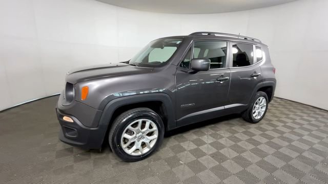 Used 2018 Jeep Renegade Latitude AWD/4WD image 14