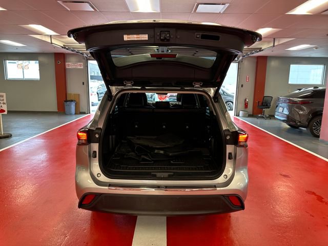 Used 2023 Toyota Highlander XLE AWD/4WD image 24
