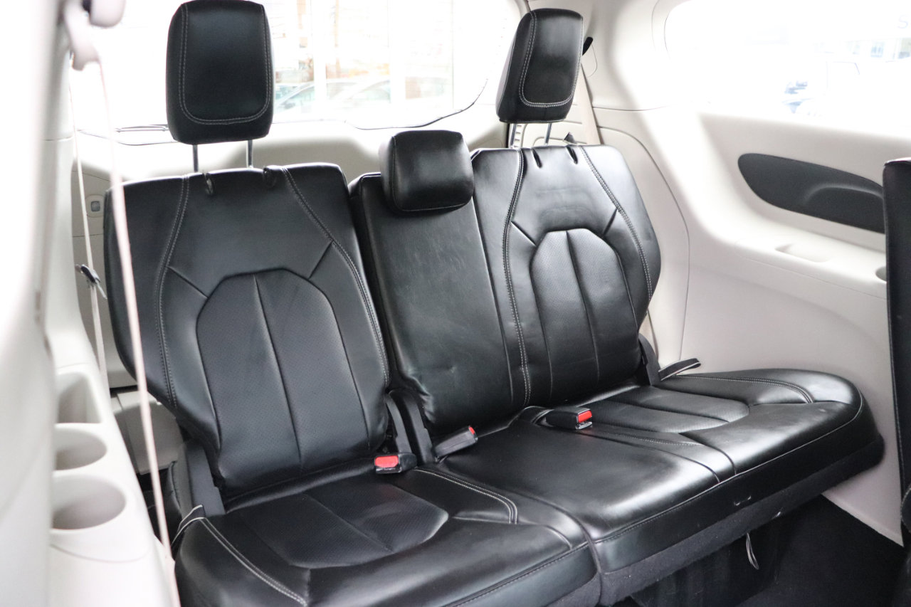 Used 2024 Chrysler Pacifica Limited image 14