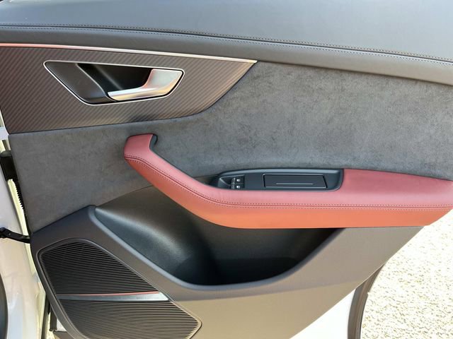 Used 2024 Audi SQ8 Prestige image 25