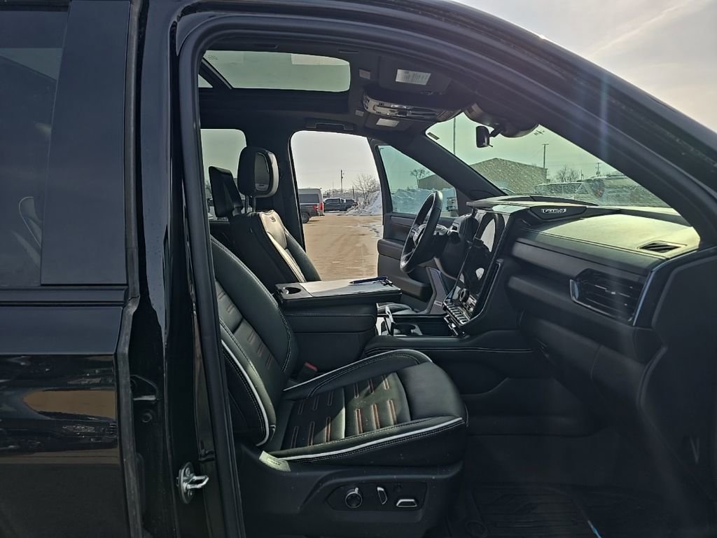Used 2025 GMC Yukon AT4 Ultimate image 19