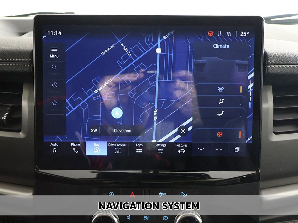 Used 2023 Ford Expedition XLT image 3