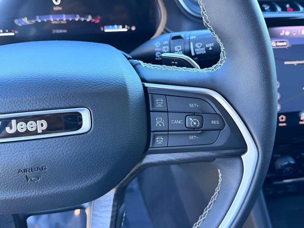 Used 2023 Jeep Grand Cherokee L Limited w/ Luxury Tech Group II image 23