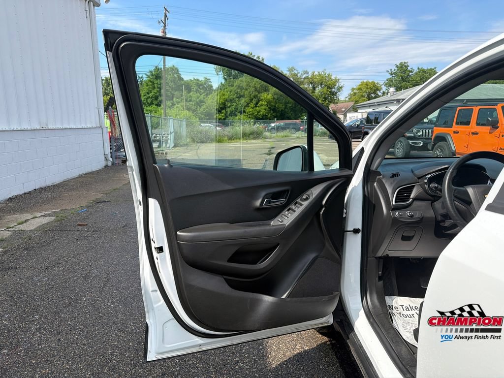 Used 2018 Chevrolet Trax LS AWD/4WD image 10