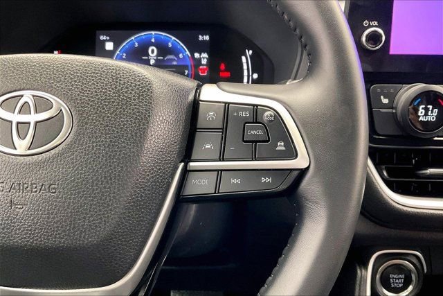 Used 2025 Toyota Grand Highlander AWD image 22