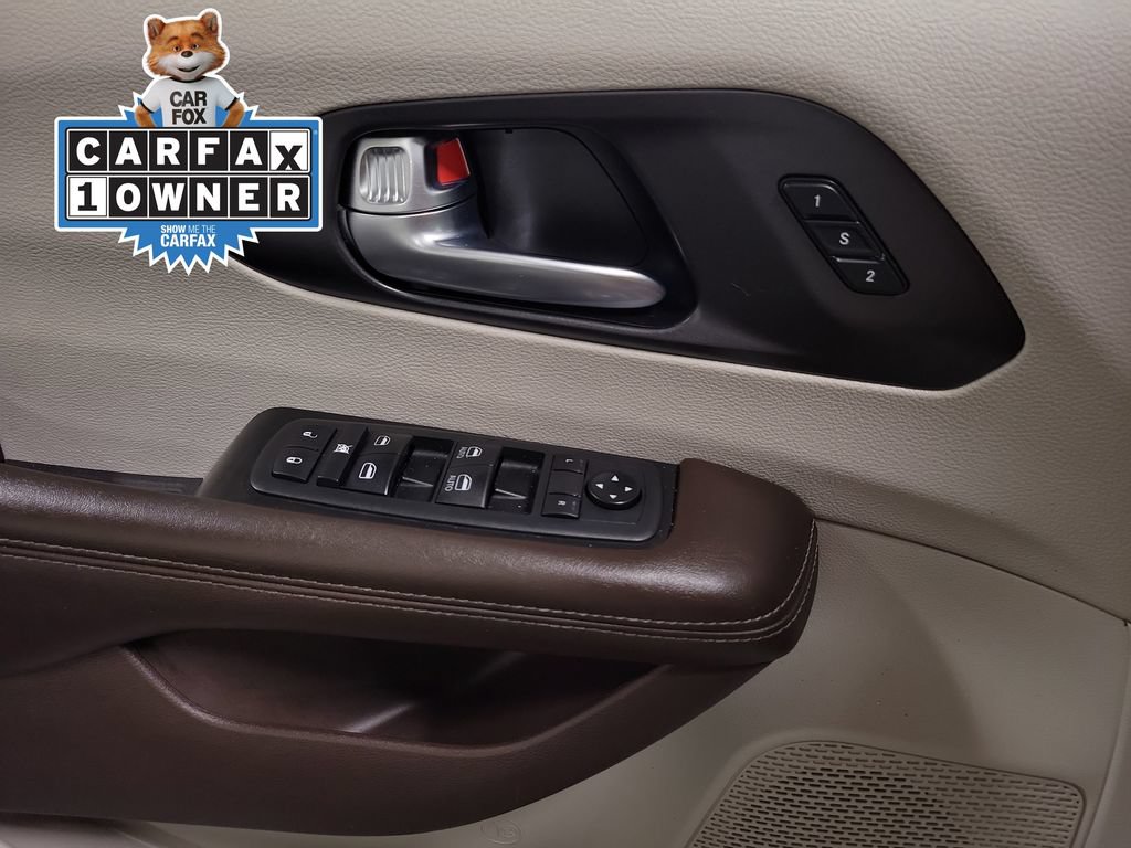 Used 2021 Chrysler Pacifica Touring-L FWD image 18