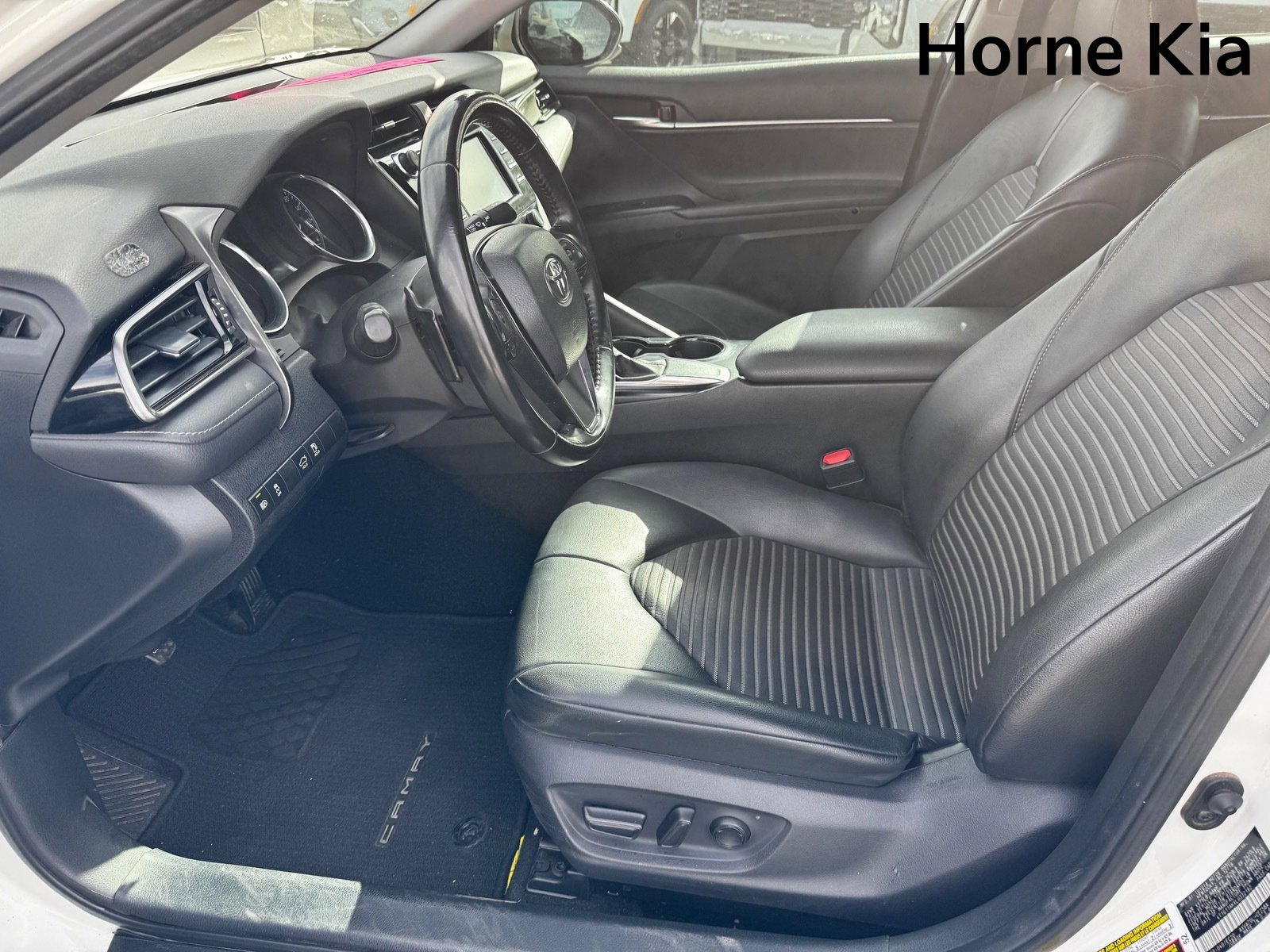 Used 2020 Toyota Camry SE image 10