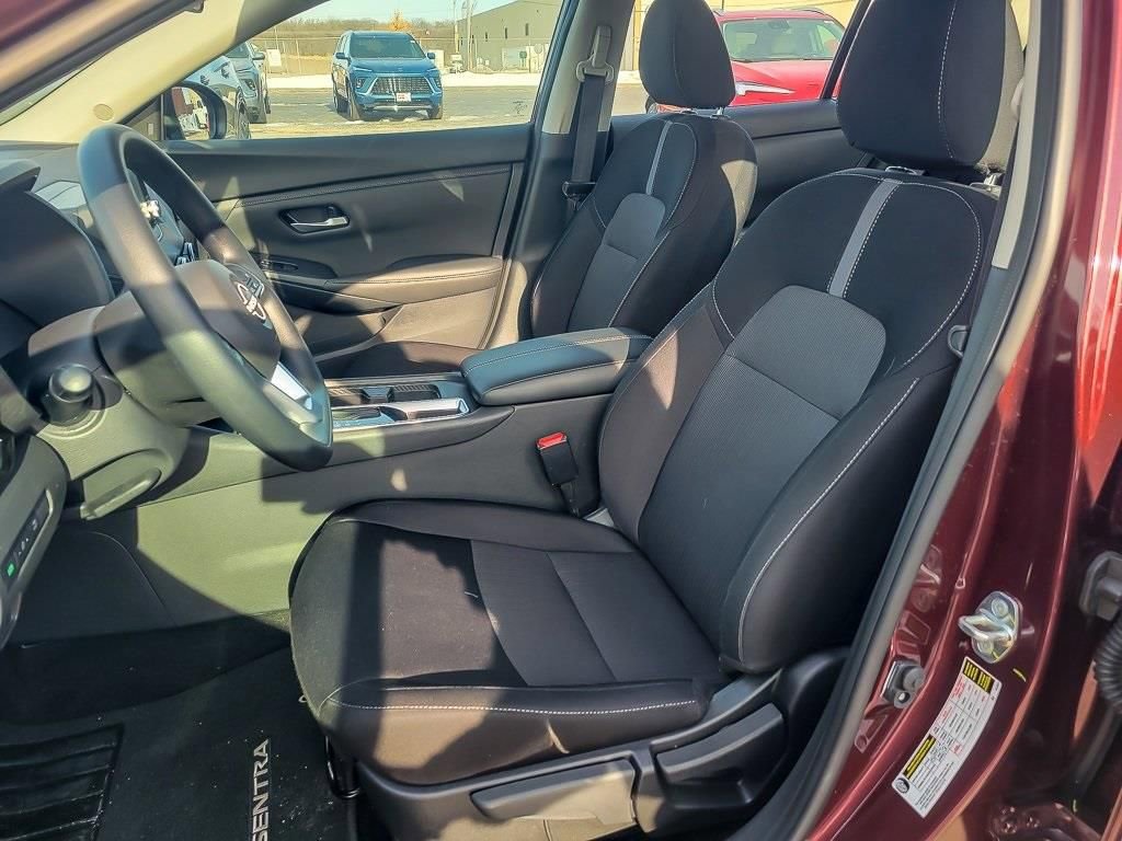 Used 2025 Nissan Sentra SV image 2