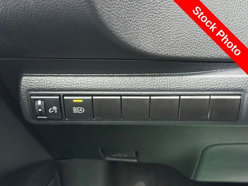 Used 2021 Toyota Corolla SE w/ SE Premium Package image 29