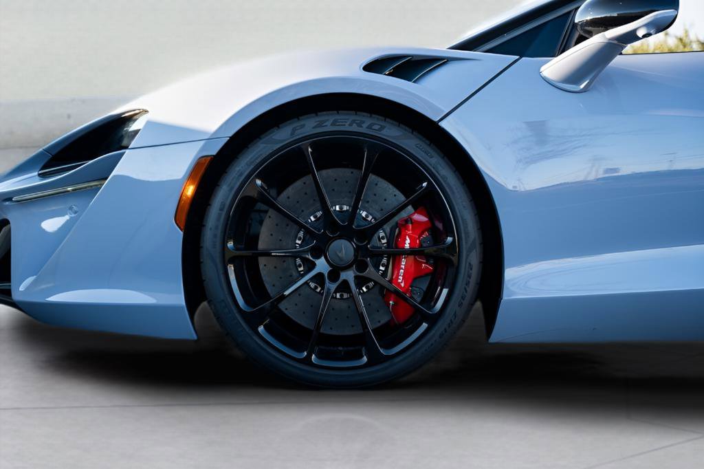 Used 2025 McLaren Artura Spider RWD image 38