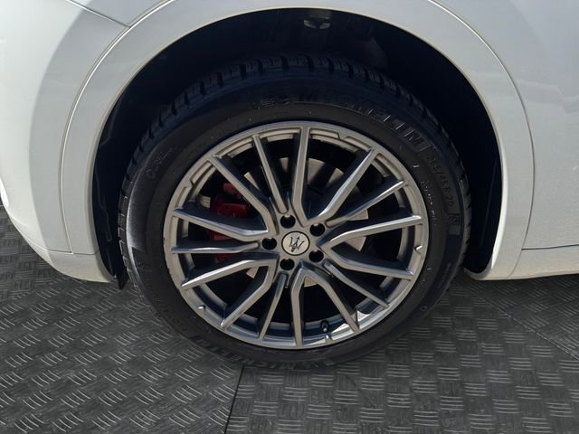 Used 2021 Maserati Levante GranLusso image 13