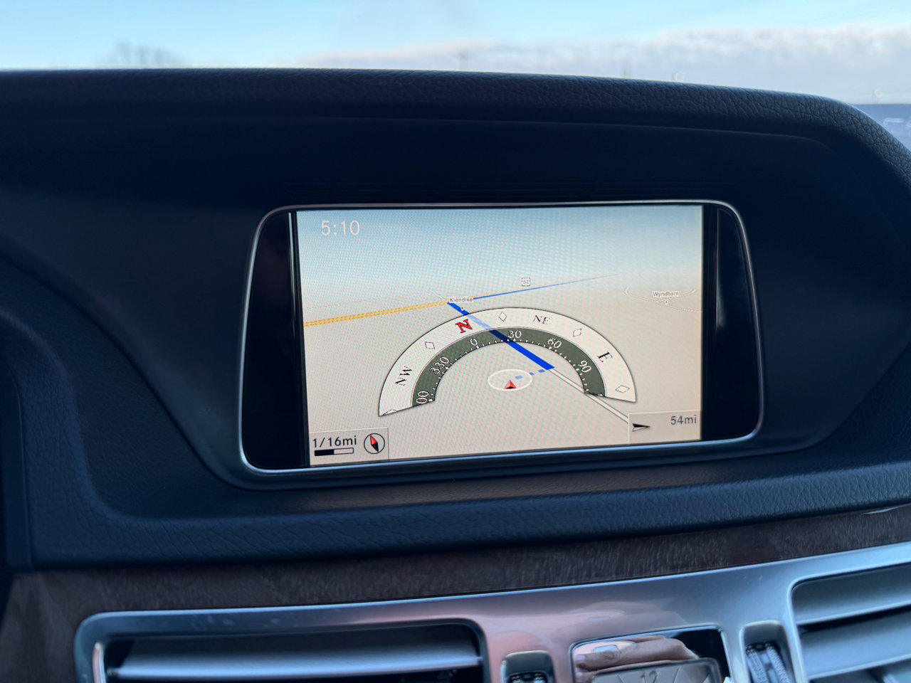 Used 2014 Mercedes-Benz E 350 4MATIC Sedan image 25