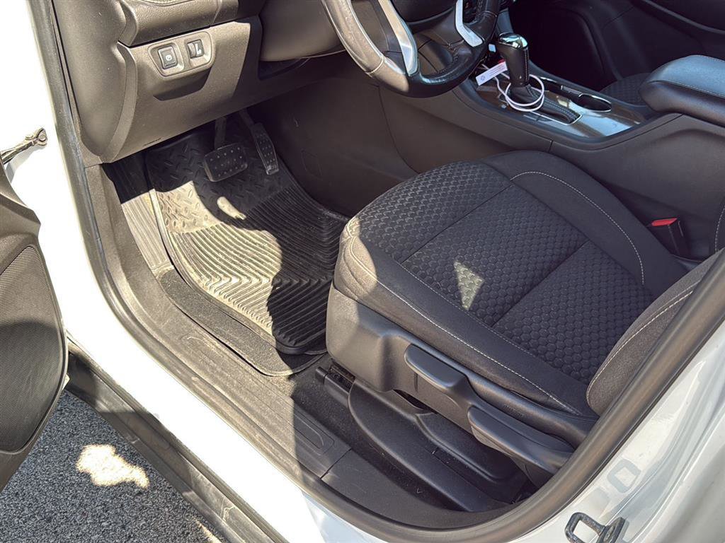 Used 2017 GMC Acadia SLE FWD image 23