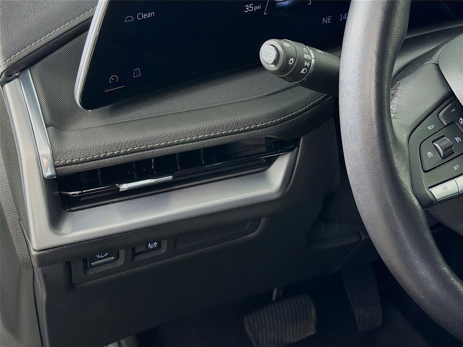 Used 2024 Cadillac XT4 Luxury w/ Cold Weather Package image 10