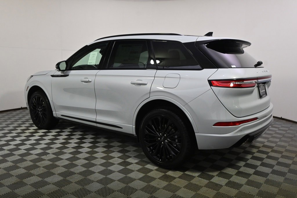 New 2026 Lincoln Corsair Premiere image 3