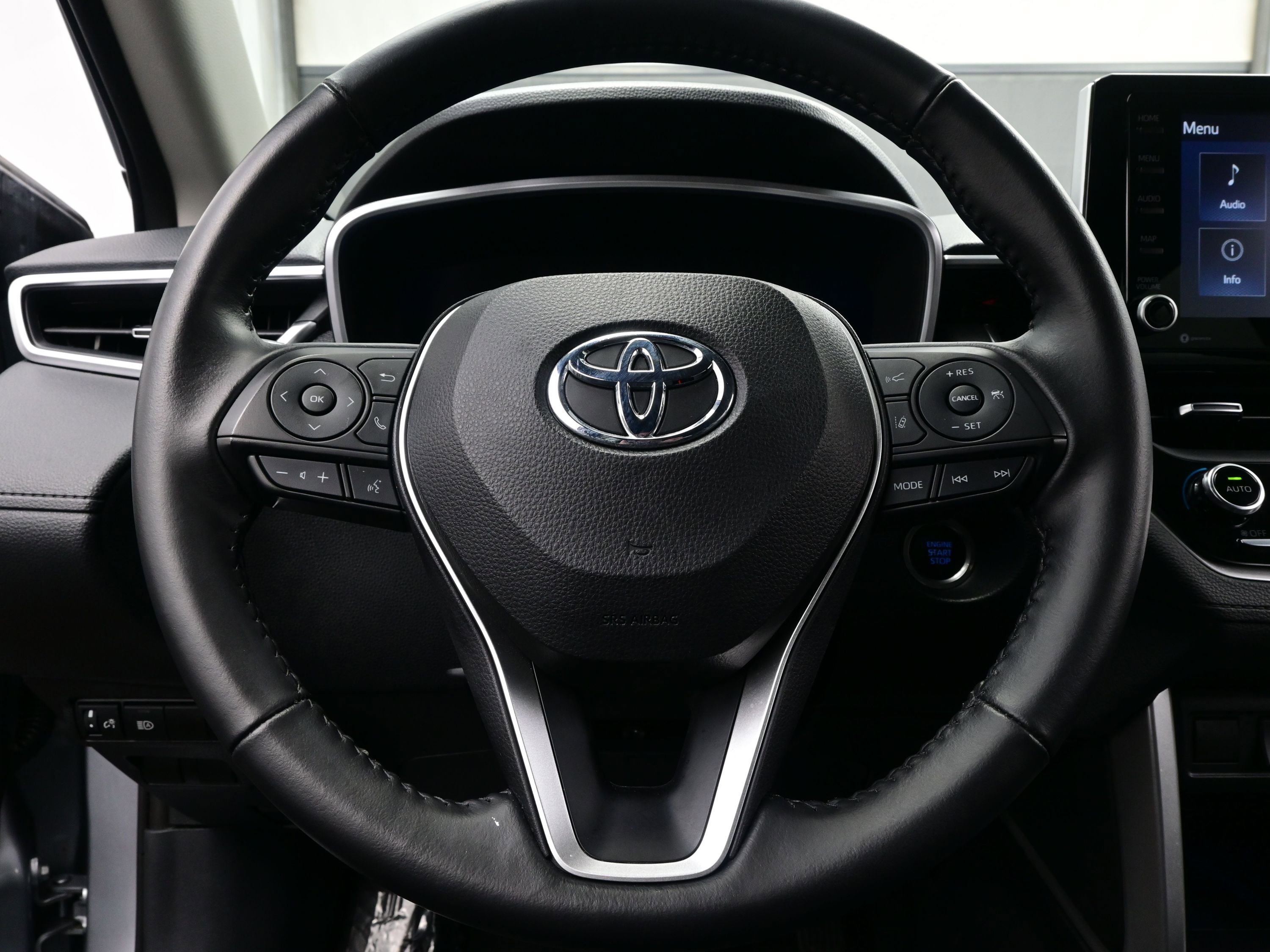 Used 2022 Toyota Corolla Cross XLE image 24