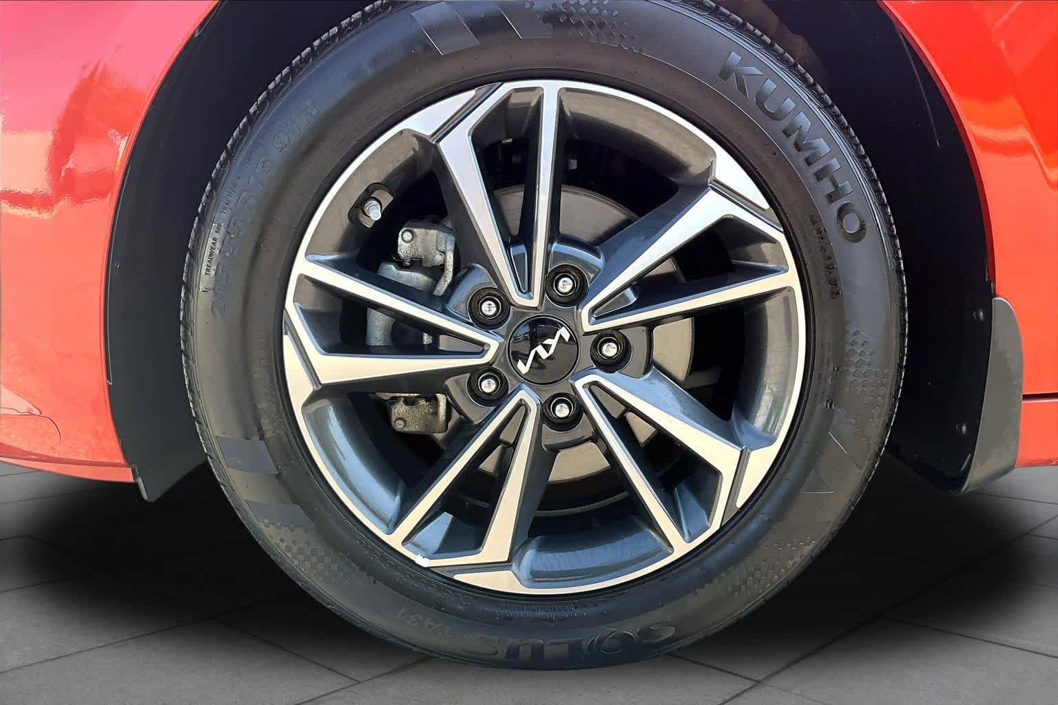 Used 2024 Kia Forte LXS w/ LXS Technology Package FWD image 11