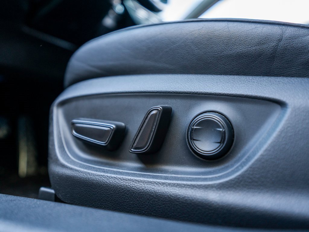 Used 2019 Toyota Avalon XSE image 17