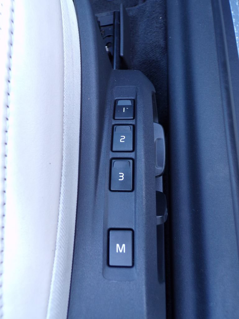 Used 2012 Volvo C70 T5 FWD image 7