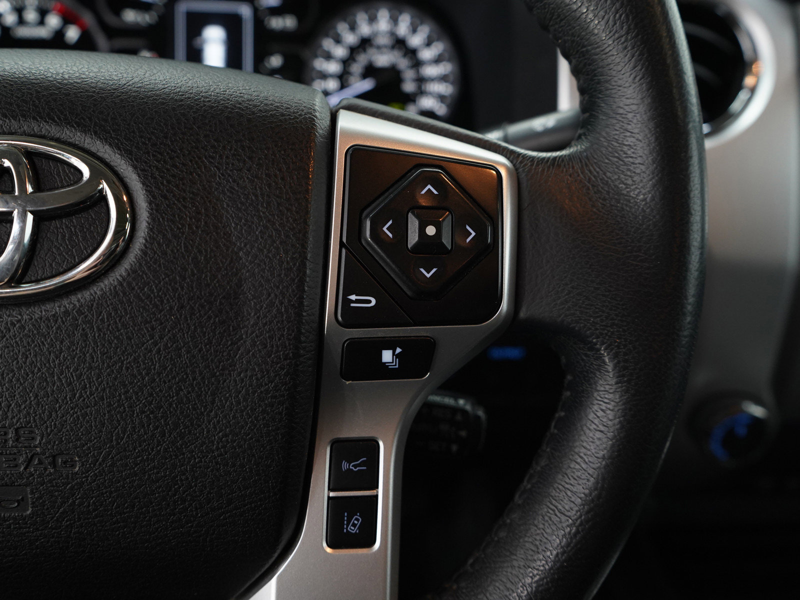 Used 2021 Toyota Tundra Platinum AWD/4WD image 30