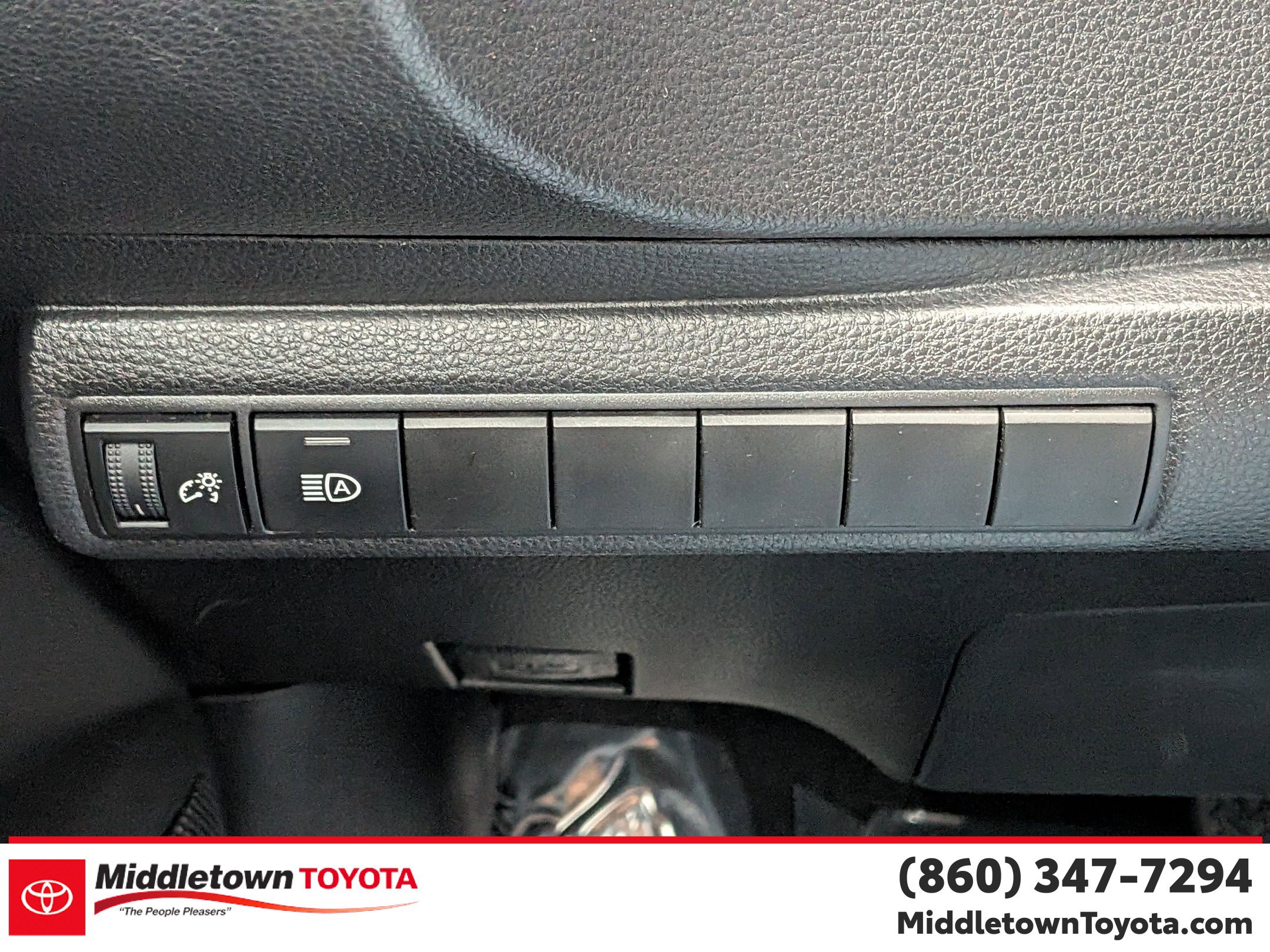 Certified 2025 Toyota Corolla LE image 18