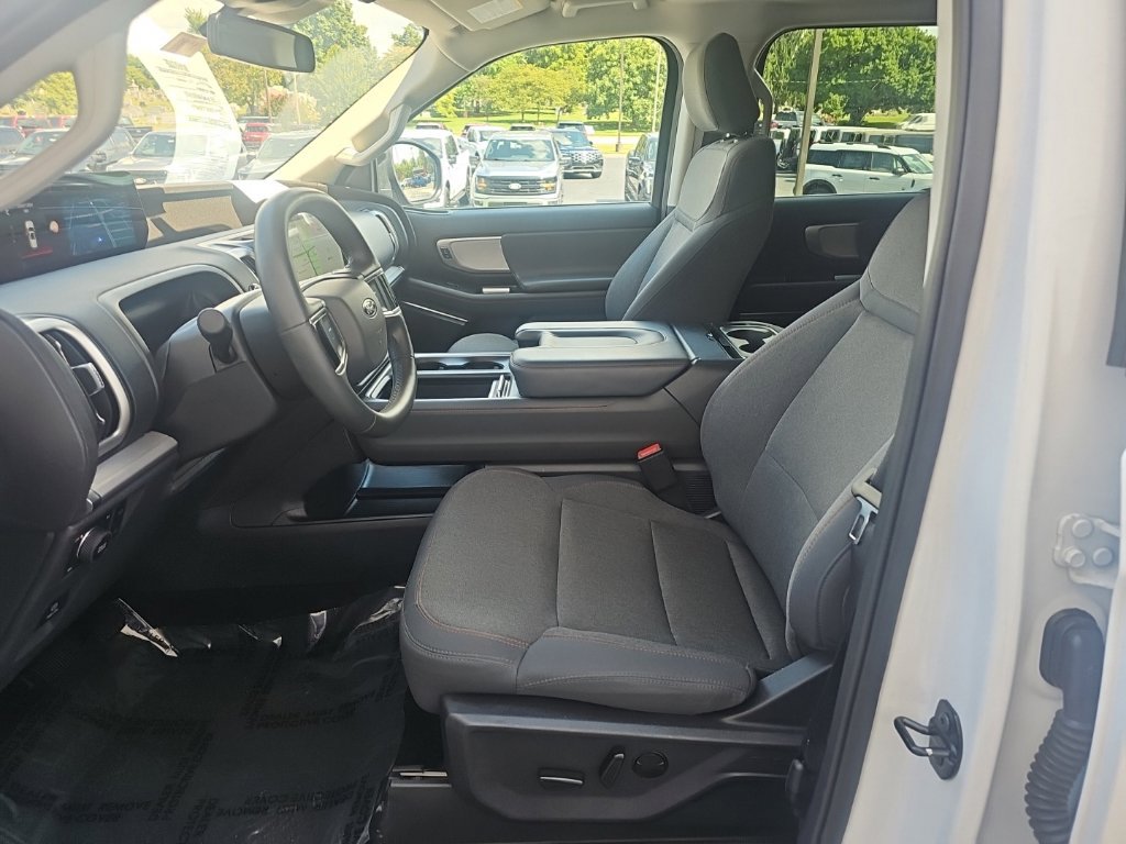 Used 2025 Ford Expedition Active AWD/4WD image 9
