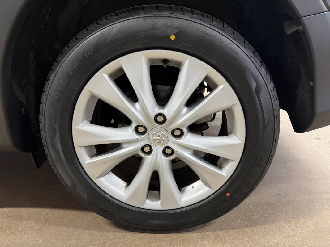 Used 2013 Toyota RAV4 Limited AWD/4WD image 31