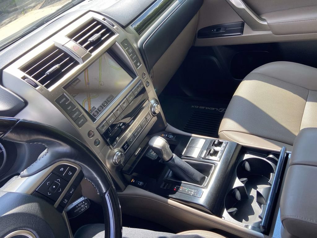 Used 2020 Lexus GX 460 Premium w/ Premium Package AWD/4WD image 29
