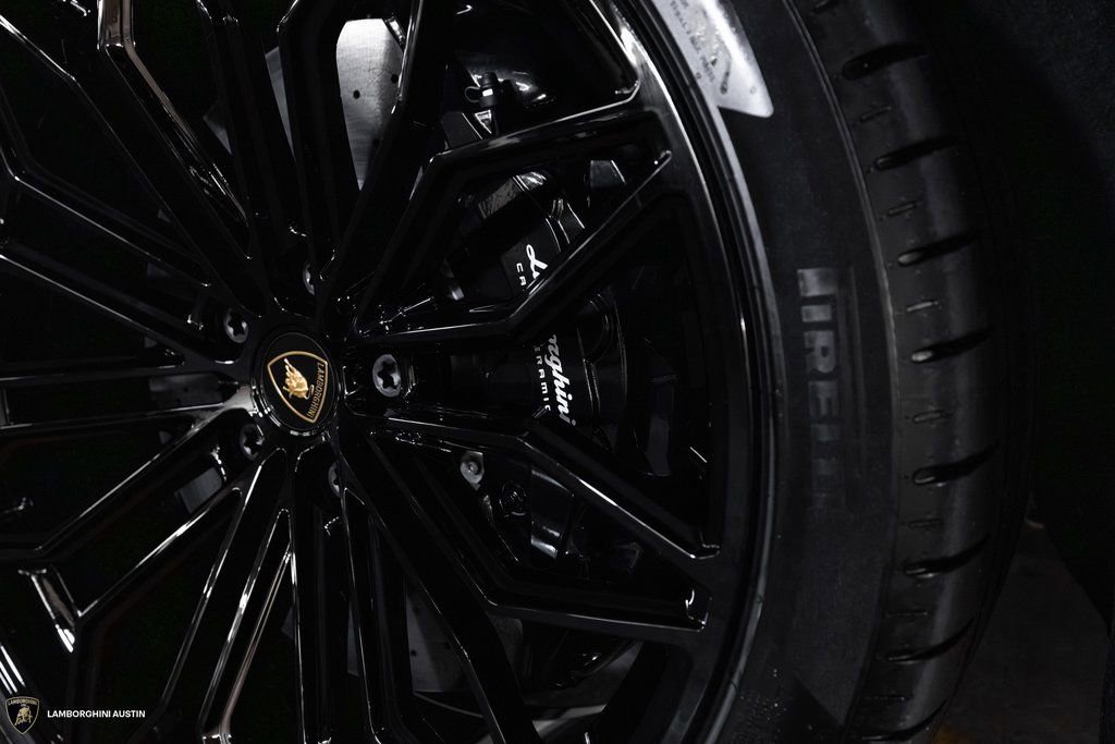 New 2025 Lamborghini Urus SE AWD/4WD image 5