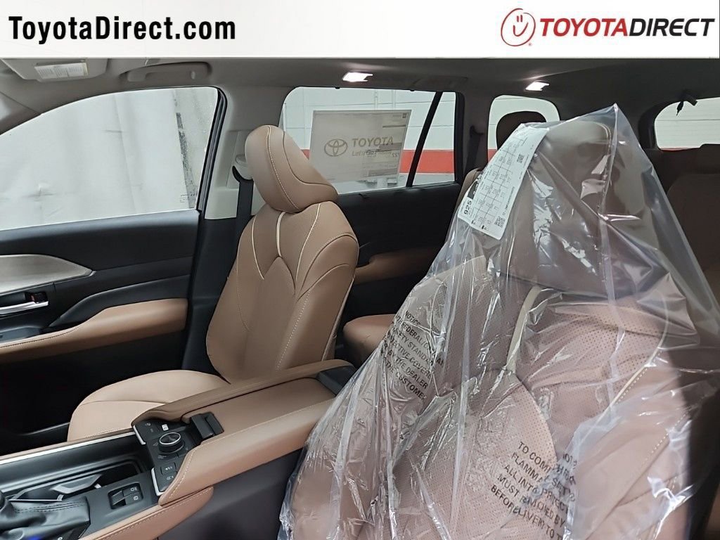 New 2026 Toyota Grand Highlander Platinum image 11