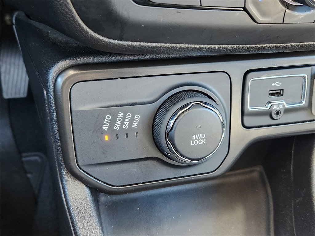 Used 2020 Jeep Renegade Latitude w/ Cold Weather Group image 26