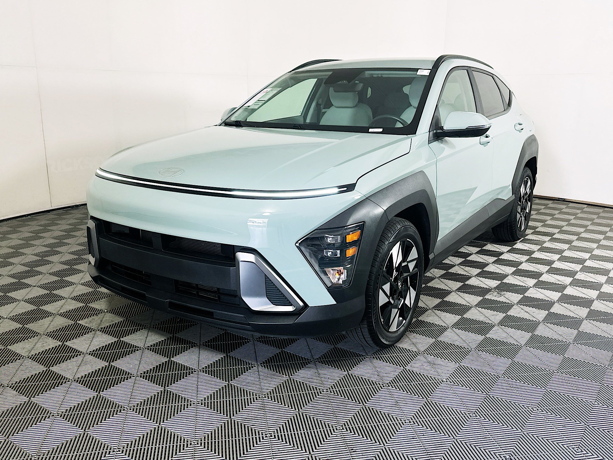 Used 2025 Hyundai Kona SEL FWD image 7