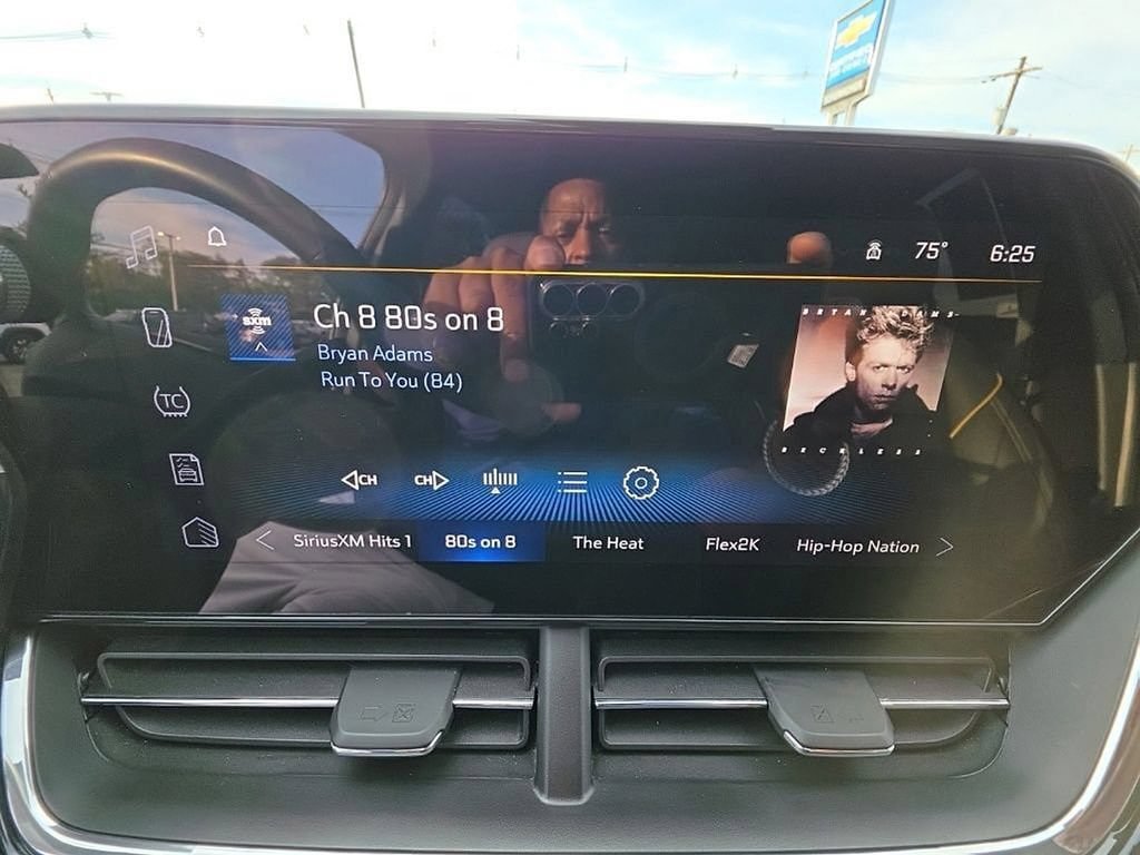 Used 2025 Chevrolet Trax ACTIV FWD image 15