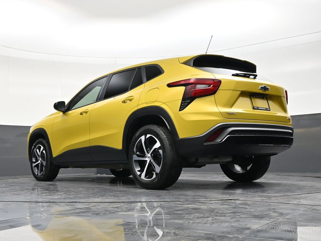 Used 2024 Chevrolet Trax RS w/ Sunroof Package image 24