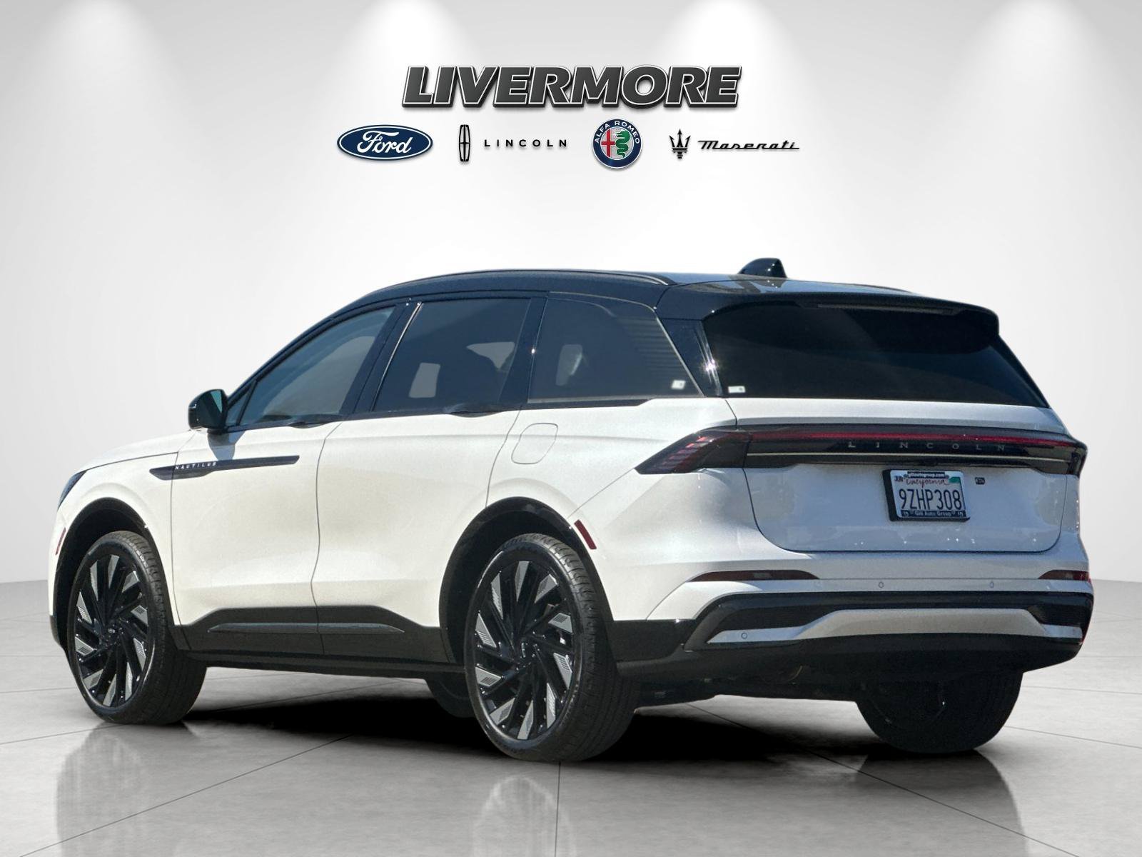 Used 2026 Lincoln Nautilus Reserve w/ Jet Appearance Package AWD/4WD image 5