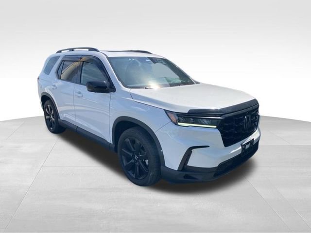 Used 2025 Honda Pilot Black Edition image 8