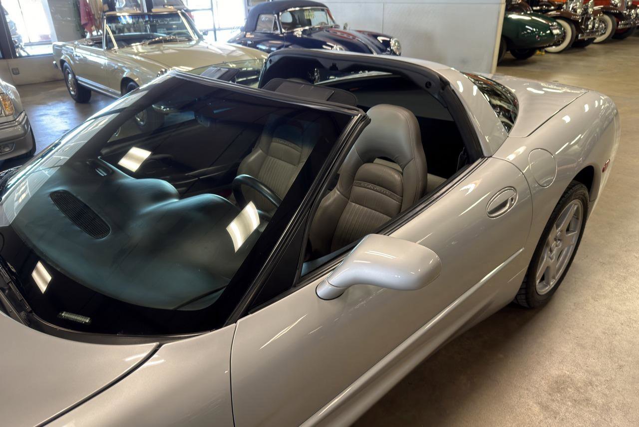 Used 1997 Chevrolet Corvette Coupe w/ Memory Pkg RWD image 47