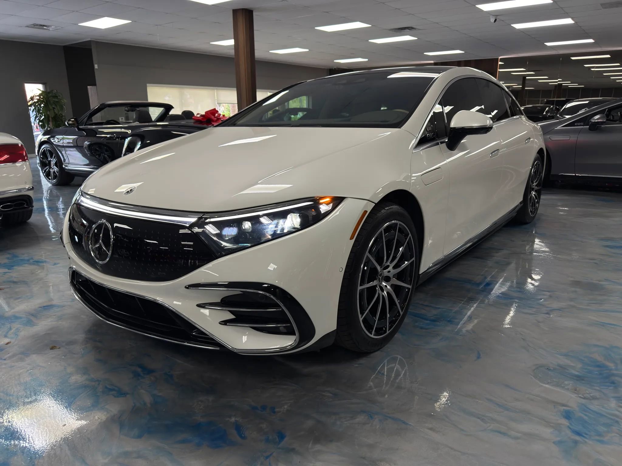 Used 2023 Mercedes-Benz EQS 580 4MATIC Sedan image 3