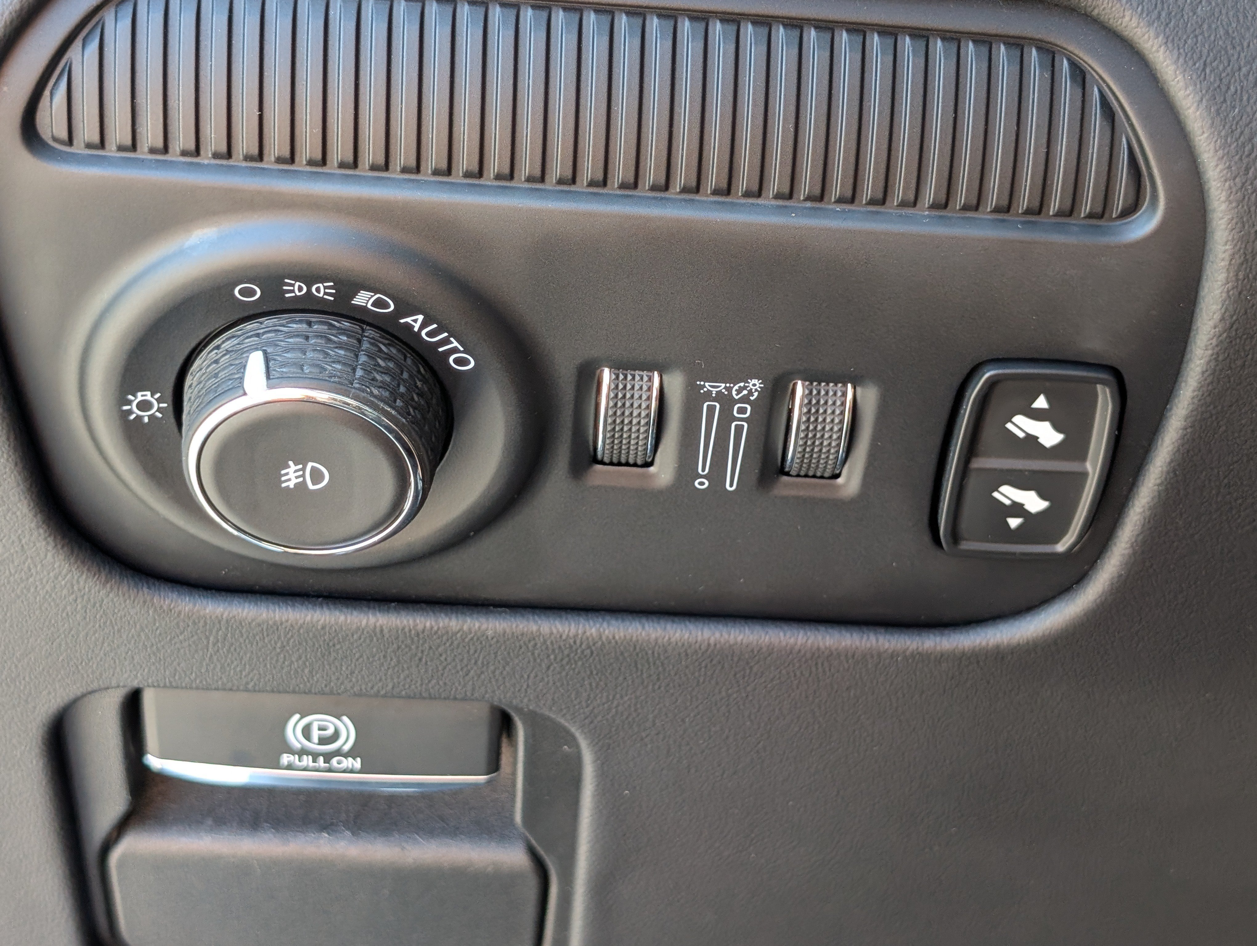 Used 2024 Jeep Grand Wagoneer L Series III AWD/4WD image 24