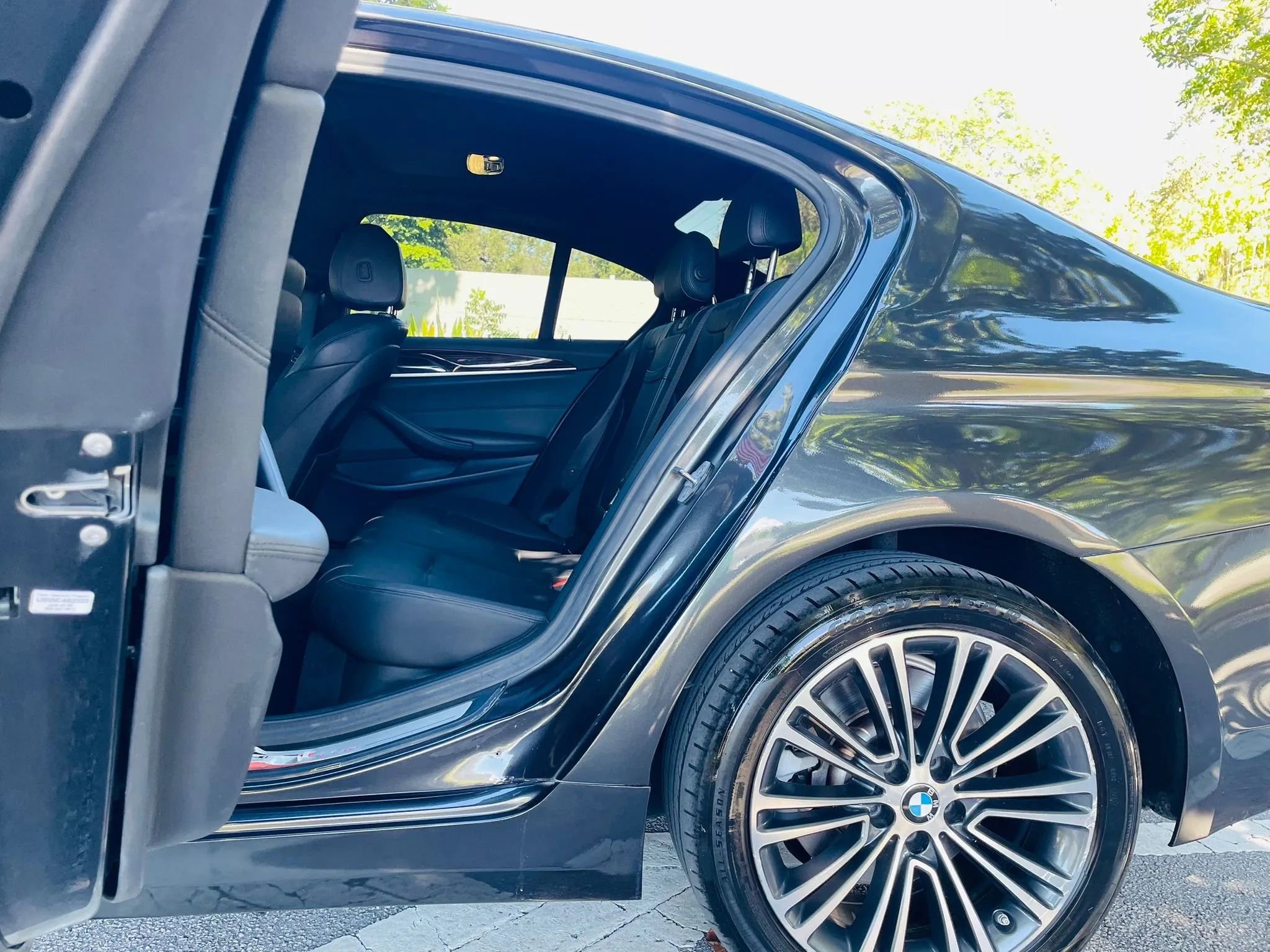 Used 2019 BMW 530i w/ Convenience Package image 10