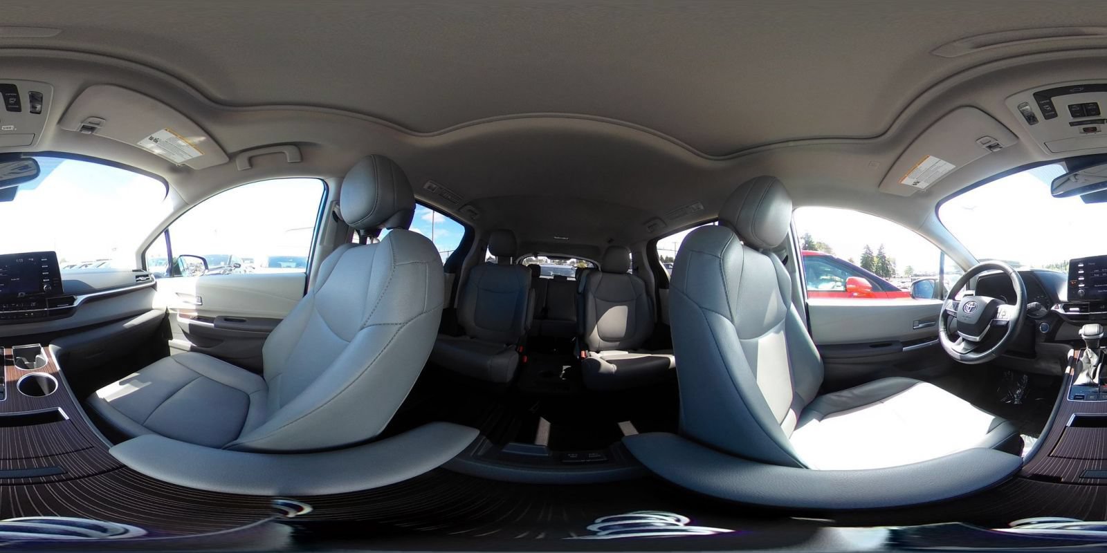 Used 2023 Toyota Sienna XLE FWD image 40
