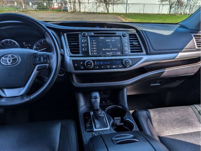 Used 2019 Toyota Highlander XLE AWD/4WD image 21