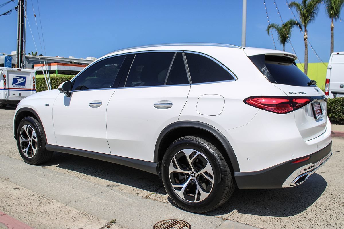 Used 2025 Mercedes-Benz GLC 350e 4MATIC image 3