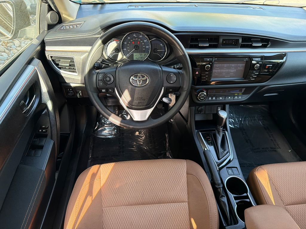 Used 2015 Toyota Corolla LE FWD image 18
