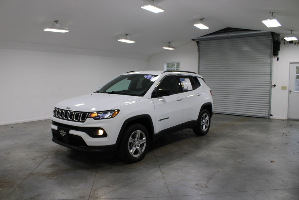 Used 2024 Jeep Compass Latitude image 4