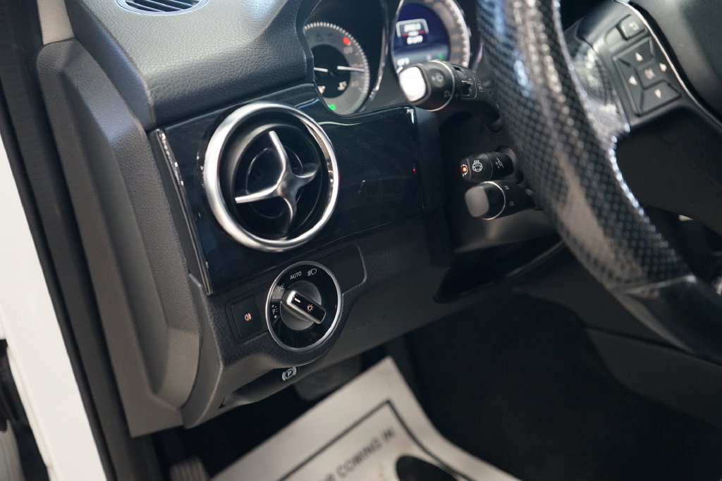 Used 2015 Mercedes-Benz GLK 350 4MATIC image 28
