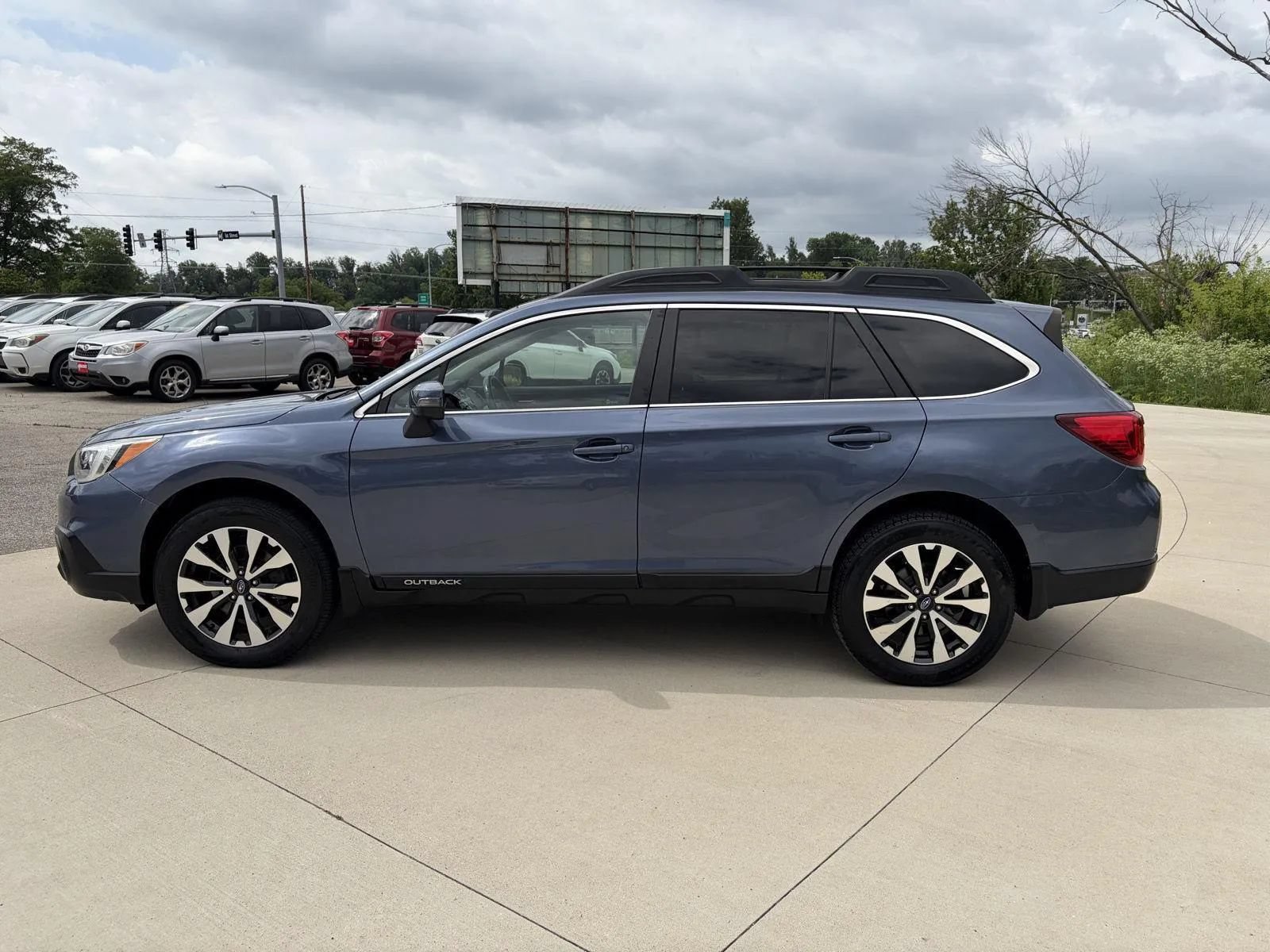 Used 2015 Subaru Outback 2.5i Limited AWD/4WD image 5
