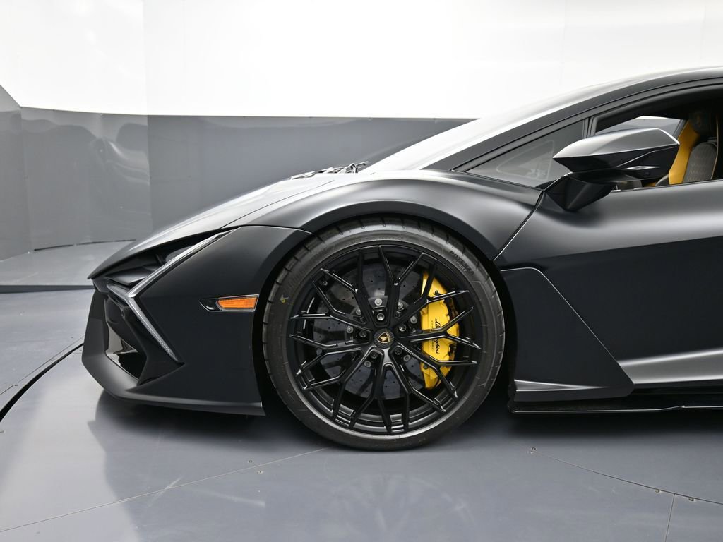 Used 2024 Lamborghini Revuelto image 12